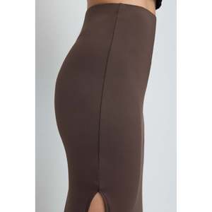 Falda midi con detalle de abertura - Product Image 4