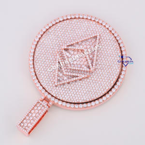 Ronde glacée avec un design complexe de diamants cultivés en laboratoire Bijoux de luxe parfaits pour un pendentif élégant de tous les jours pour hommes - Product Image 3