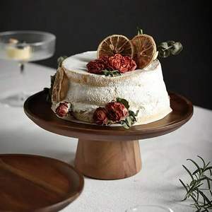Soporte de pastel de pedestal de madera rústica para Bodas de campo o eventos al aire libre con acabado orgánico y tapa redonda ancha - Product Image 5