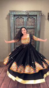 Navratri Special Top-Lehenga con Secuencia de punto chino - Product Image 6
