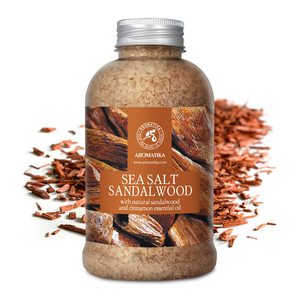 Aromatika Bois de Santal Sel Marin Naturel en Cristal pour le Bain 600g en Pot Plastique avec Huile Chaude de Cannelle pour Soin Corporel Revitalisant - Product Image 1