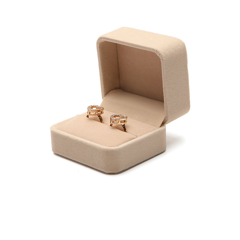 แหวนคู่สีเบจ