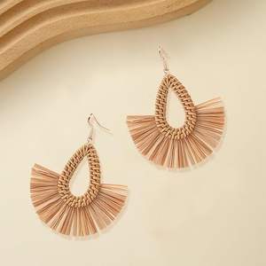 Creativo bohemio ecológico ligero Vietnam verano hecho de paja y ratán pendientes de gota geométricos para regalo y belleza - Product Image 1