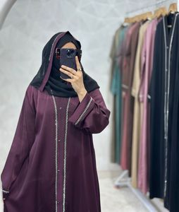 Abayas élégantes et modestes brodées à la main pour femmes, vêtements et accessoires musulmans traditionnels - Product Image 3