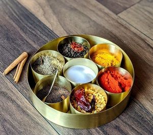 กล่องทองเหลืองทำมือดีไซน์สวยกล่องเครื่องเทศสลักดีไซน์เครื่องเทศโลหะทองเหลืองพร้อมสัมผัสสีทอง - Product Image 4