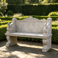 Banc de jardin en marbre blanc sculpté à la main avec des statues de lions ailés, décoration extérieure de villa européenne de luxe, banc en pierre, taille et design personnalisés