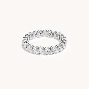 Bague ovale en or 14 carats avec diamant de laboratoire de 1,3 ct serti clos - Product Image 1