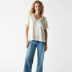 Elegante camiseta transpirable con cuello en V para mujer: mezcla de algodón suave, perfecta para ropa informal, disponible en varios colores y tamaños - Product Image 1