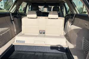 Mercedes-Benz E350 4Matic Wagon 2014 d'occasion, moteur V6 3,5 litres, transmission intégrale, équipements Premium et Sport, 3ème rangée de sièges orientée vers l'arrière - Product Image 5