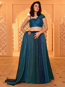 Ensemble glamour Shaded Lehenga avec chemisier à paillettes et Dupatta fluide - Product Image 4