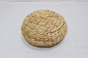 Cesta de jacinto de agua redonda única hecha a mano de fábrica de Artex Dong Thap con marco de hierro y tejido de nuez de arroz de color natural - Product Image 4