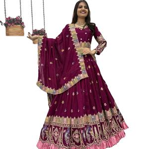 Lehenga de créateur élégant en soie pure, prêt à porter, avec broderie en deux couleurs, travail de sequins et de fils, et écharpe assortie. - Product Image 1
