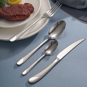 Ensemble de couverts en acier inoxydable de qualité supérieure offrant une finition lisse et un toucher équilibré, parfait pour les présentations élégantes dans la salle à manger - Product Image 4