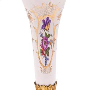 Table d'appoint ronde de luxe avec plateau en porcelaine peint à la main et accents en laiton doré orné pour la décoration du salon de la maison - Product Image 3