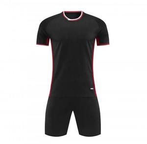 Ensemble de maillot de football respirant pour hommes 25/26, nouveau maillot d'été pour hommes et enfants, uniforme d'équipe de football avec imprimé à rayures, design sportif tendance - Product Image 1