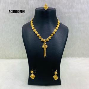 Coffret de colliers longs en plaqué or avec motif floral et chaîne en laiton pour la fête et le mariage - Product Image 1