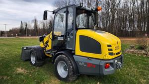 Kubota รถตักล้อหน้าขนาดเล็ก2024 WL34พร้อมตลับลูกปืนและปั๊มไฮดรอลิกแบบ Eaton รับประกัน1ปีสำหรับใช้ในบ้าน - Product Image 2