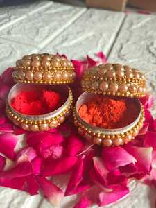Pequeño Haldi Kumkum Box Kumkum Holder Roli Chawal Holder Puja Favores Boda india y regalos de devolución Diseño surtido - Product Image 3