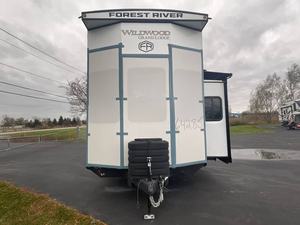 Nuevo 2025 Forest River Wildwood Grand Lodge 42VERANDA - Product Image 4