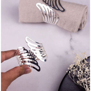 Idées d'anneaux de serviette en or et en argent pour des tables luxueuses, élégants designs en coquillages, perles, céramique et bois pour Noël - Product Image 3