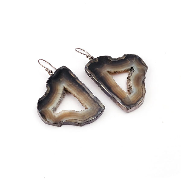 สีน้ำตาล