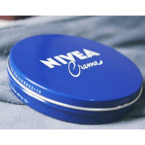 Crème Nivea Intensive Care Blue Tin Rich avec rose végétalienne, hydratation éclaircissante et anti-âge pour les zones rugueuses/fissurées/sèches - Product Image 2