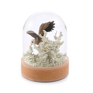 Globo de Agua y Globo de Nieve de Resina 10.5x10.5x14cm Decoración Navideña y Regalo Marca Xinlin AO22005 - Product Image 3