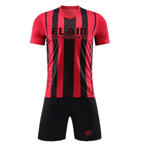 Uniformes de Fútbol Personalizados de la Mejor Calidad, Transpirables y Cómodos, Servicio OEM, para Adultos, Hombres, Jugadores, Corte Automatizado - Product Image 1