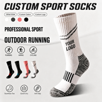 Chaussettes de sport Qiangyi personnalisées OEM pour hommes et femmes, en polyester 144N, épaisses, avec coussinets antidérapants, chaussettes de tennis