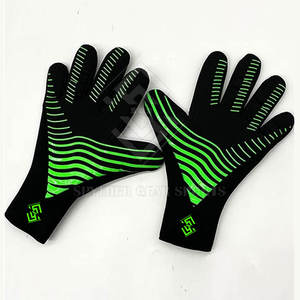 Gants de gardien de but de haute qualité et confortables avec paume en latex antidérapante, design aéré, fermeture à crochets et boucles et protection des doigts - Product Image 4