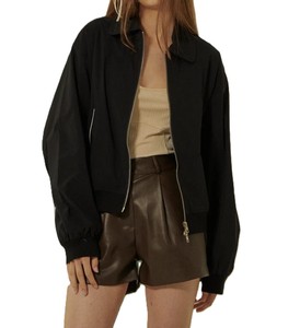 กางเกงขาสั้นกีฬาลำลองคุณภาพสูงสำหรับผู้ชาย รุ่นใหม่ล่าสุด ลายเรียบ ผลิตจากผ้าไม่ทอที่เป็นมิตรกับสิ่งแวดล้อม แห้งเร็ว ย้อมสีพื้น - Product Image 4