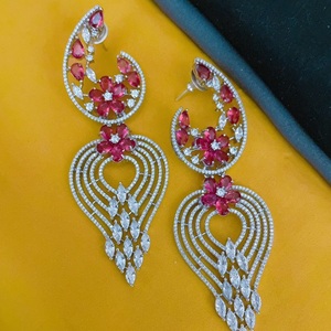 Pendientes de aspecto bonito y elegante a la moda para mujer, pendientes de circón con estilo con tono plateado para fiestas, regalo perfecto para niñas - Product Image 1