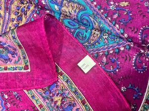 Foulards sur mesure sérigraphiés en soie de créateur Style vintage Motifs traditionnels modernes Arcs pour un usage quotidien Looks de soirée - Product Image 5