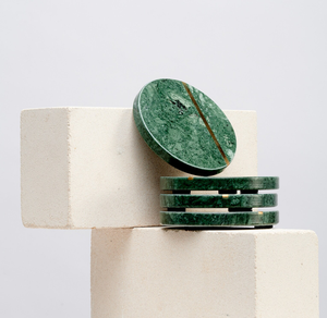 Sous-verres ronds en marbre blanc de qualité supérieure, faits à la main, avec motifs classiques en laiton, approvisionnement mondial - Product Image 2