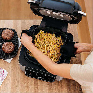Grill d'intérieur 5-en-1 avec friteuse à air, fonction rôtissage, cuisson et déshydratation, noir/argent, panier de 4 litres et cuve de cuisson de 6 litres - Product Image 2