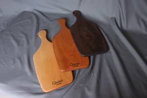 Planche à découper en bois de manguier faite à la main polie, solide et durable avec ensemble de couteaux en acier inoxydable inclus - Product Image 6