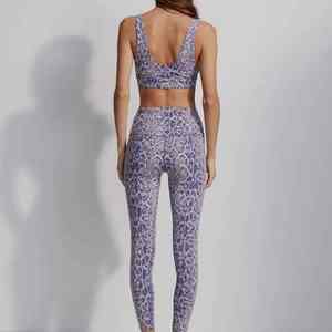 Conjunto de yoga con estampado de leopardo personalizado OEM, Sujetador deportivo de 2 piezas y mallas de cintura alta para mujer - Product Image 6