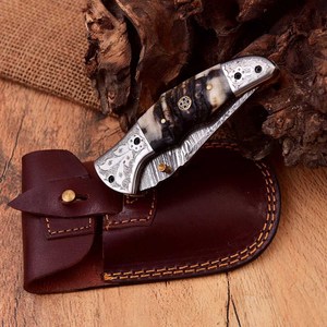 Cuchillo de bolsillo de Damasco de alta calidad grabado a mano, cuchillo plegable de Damasco, cuerno de Aries con funda de cuero, maquinilla de afeitar afilada - Product Image 4
