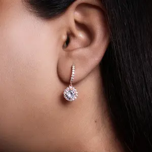 Boucles d'oreilles clous en plaqué or rose avec zircon cubique pour femmes, bijoux géométriques tendance et religieux pour cadeau de fête - Product Image 1