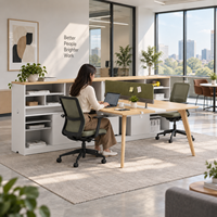 Bureau de travail moderne pour employés avec armoire de rangement intégrée, écran de séparation en tissu et pieds en bois pour espace de bureau
