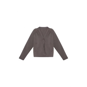 À la mode femmes bouton avant sweat Style décontracté doux coton polaire femmes à manches longues sweat avec impression de logo personnalisé - Product Image 2