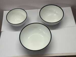 Plateau de service minimaliste en métal laqué blanc brillant de taille moyenne pour salle à manger cuisine restaurants artisanat par WB INC INDIA - Product Image 3