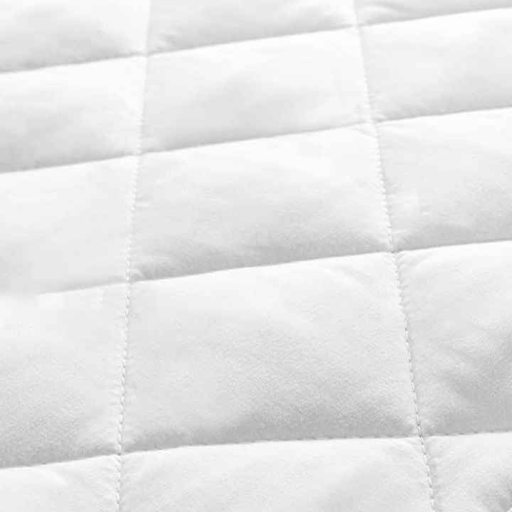 100% Microfiber Quilted Mattress Pad White Standard Twin Size Knitted Bed Mat for Home Use Fitted for Twin Beds
