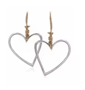 Corazón colgante de metal con acabado rústico hecho a mano con cuerda de yute, decoración de pared para bodas, aniversarios - Product Image 3