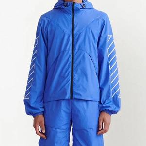 Nuevos conjuntos cortos cortavientos personalizados para hombres, conjuntos de pantalones cortos de verano estampados de diseño sólido a la moda, conjuntos cortos de manga corta de Color - Product Image 5