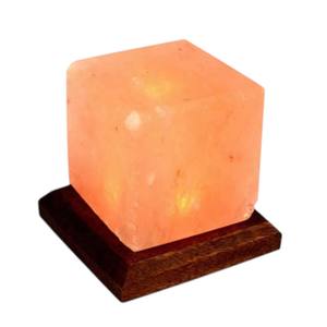 Rehaussez votre espace avec une lampe en sel rose sculptée carrée polie, style Feng Shui, fabriquée à la main par Sian Enterprises - Product Image 4