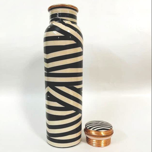 Botella de agua de cobre impresa Meena pura de alta calidad en diferentes estilos con embalaje Premium hecho en La India - Product Image 1