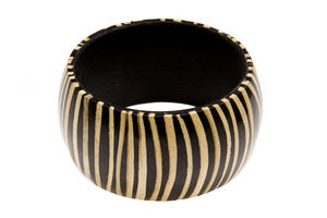 Artwork Maestro - Brazalete de Resina Artístico Hecho a Mano con Colores de Cuerno para Mujer, Colección de Joyería para Bodas - Product Image 3