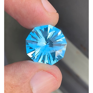 Topaze bleue suisse de 16,94 carats, coupe d'excellente précision, sans défaut. - Product Image 1