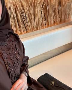 ชุดอาบายะผ้าไหมคริสตัลหรูหรา งานปักระดับพรีเมียม สำหรับผู้ใหญ่ ดีไซน์ทันสมัย เรียบร้อย หรูหรา ทำมือ สำหรับชาวมุสลิม ผ้าไม่ยับ - Product Image 3